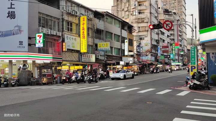 我們家的兩天一夜中部小旅行 - 台中自然科學博物館/台中鳳凰酒店的超大遊戲室跟澎湃早午餐/柳川水岸步行區/中華路夜市/台中市第二市場&自由路糕餅街一遊/第四信用合作社的冰/審計新村真好逛