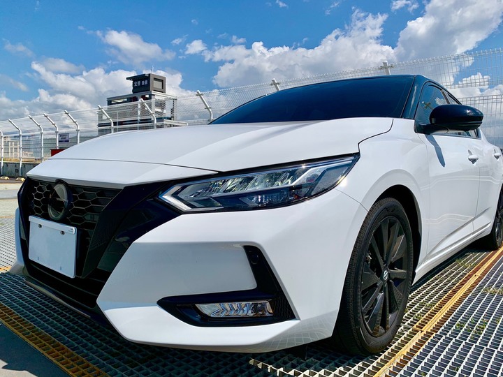 國產四門房車的「顏值」擔當!?NISSAN SENTRA開箱!