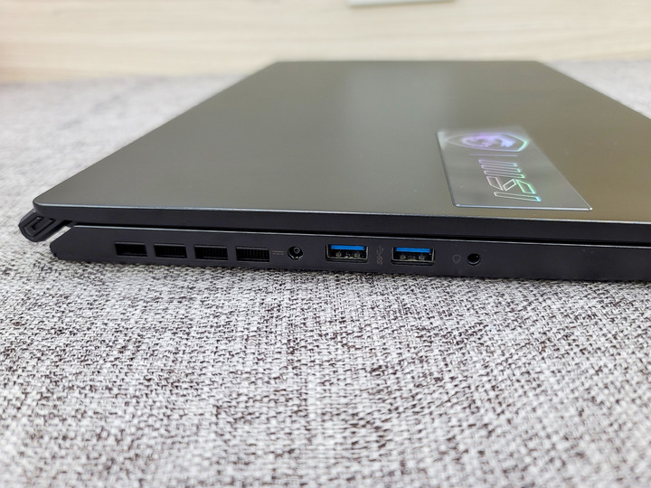 文書機跳電競筆電初體驗, MSI Stealth 17M開箱