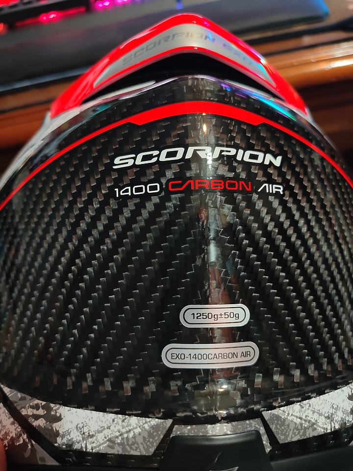 [開箱] 蠍子Scorpion EXO-1400 Carbon Air ARANEA 黑紅 全罩碳纖維帽