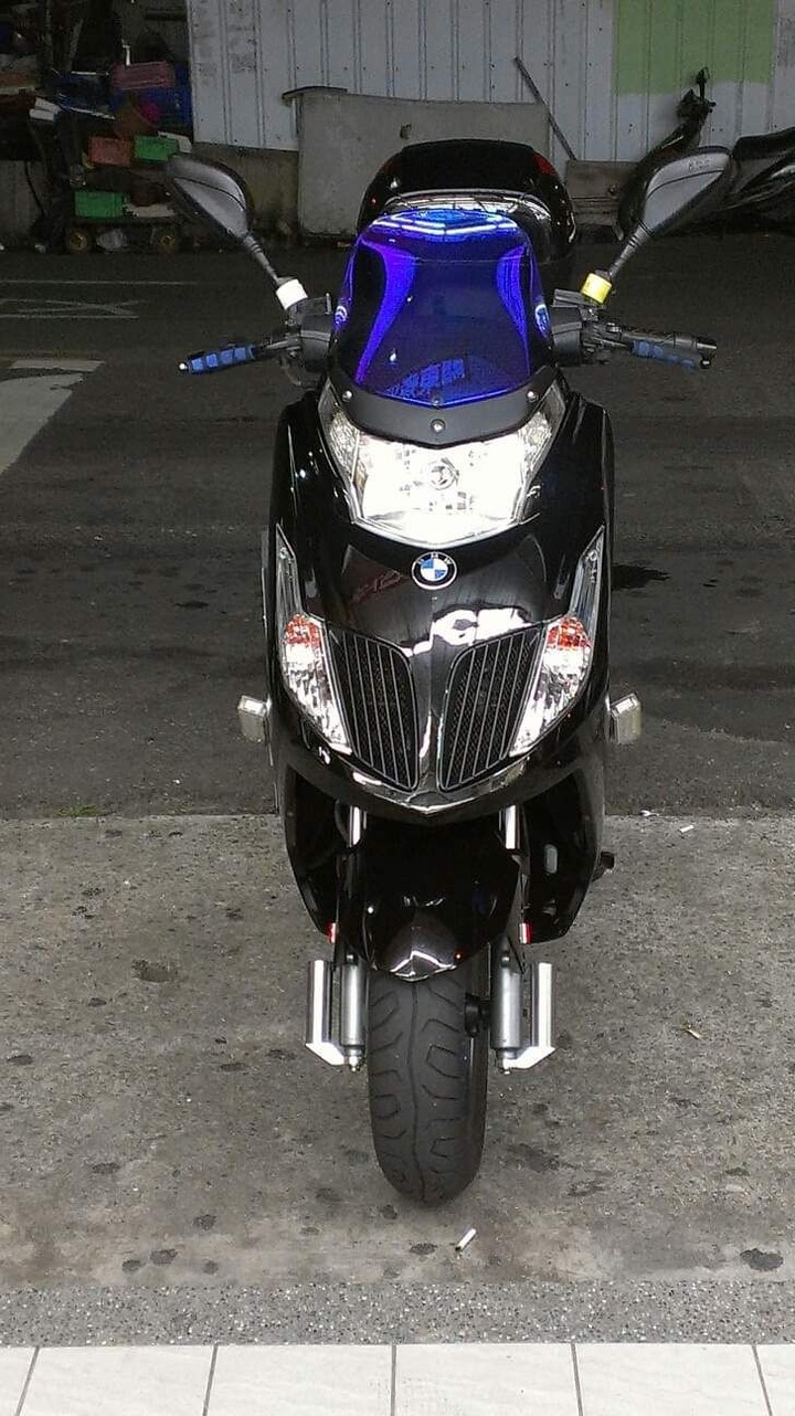 TIGRA開箱 違和感滿滿的一台車