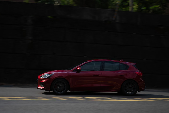 買車需要衝動，開箱Focus 5D ST-Line Lommel X 數位儀錶真香~！