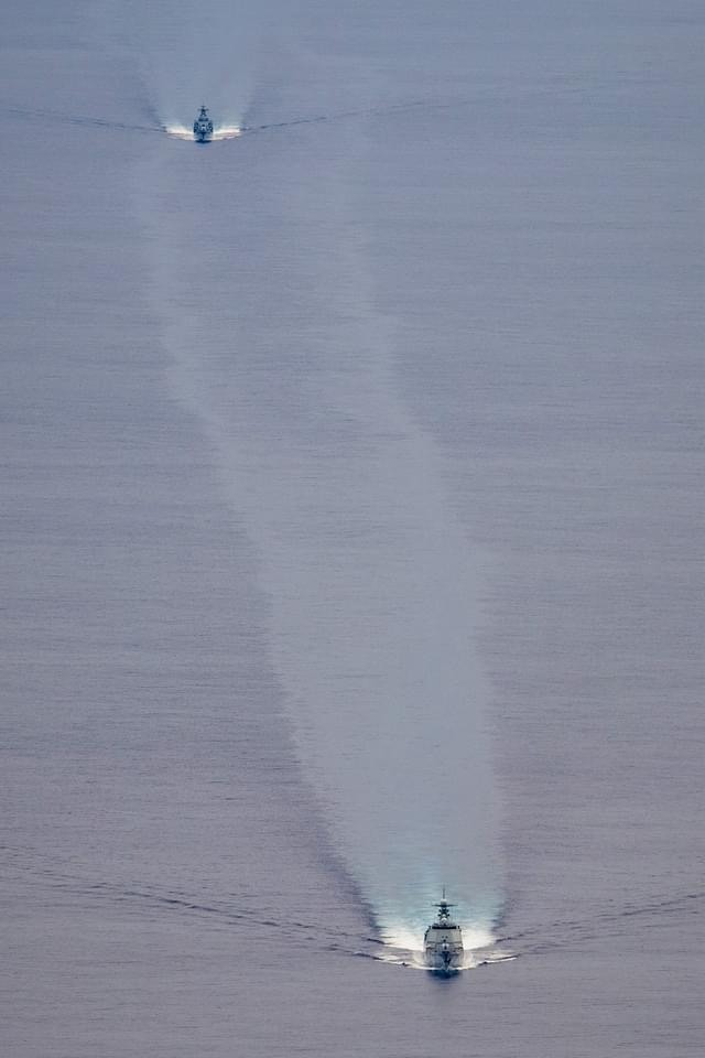 美國跟加拿大軍艦聯袂例行性通過台灣海峽