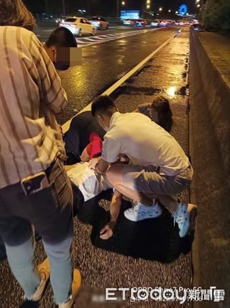 統聯司機國道勇救31乘客!廣播「要叫救護車」他停路肩沒了心跳