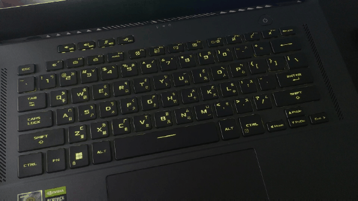 洗鍊外觀激情內在,ROG Zephyrus G15 GA503RW電競筆電開箱測試