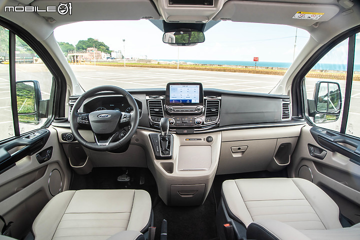 Ford Tourneo Custom八座豪華型試駕|新年式選擇更豐富,商務、家用兩相宜!
