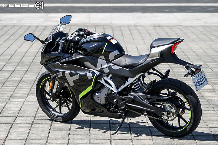 CFMOTO 300SR 試駕|操控中規中矩 配備相對超值
