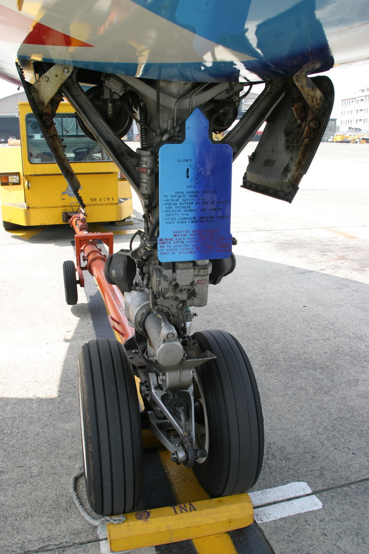 台灣少見的雙面不同色彩繪機 B-22601