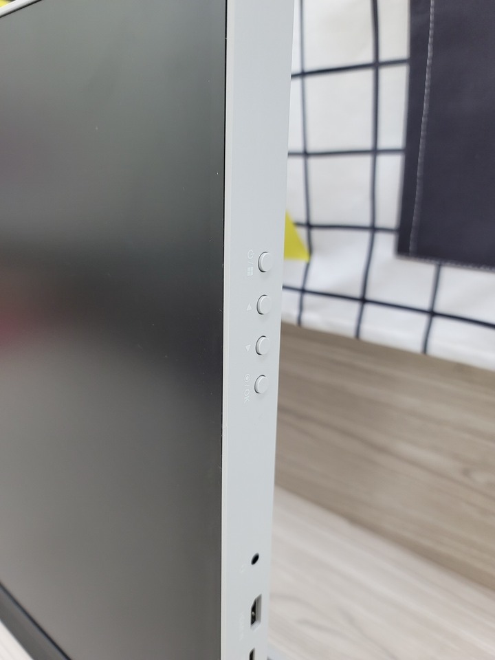 可掛可立 LG Libero 27BQ70QC簡單開箱