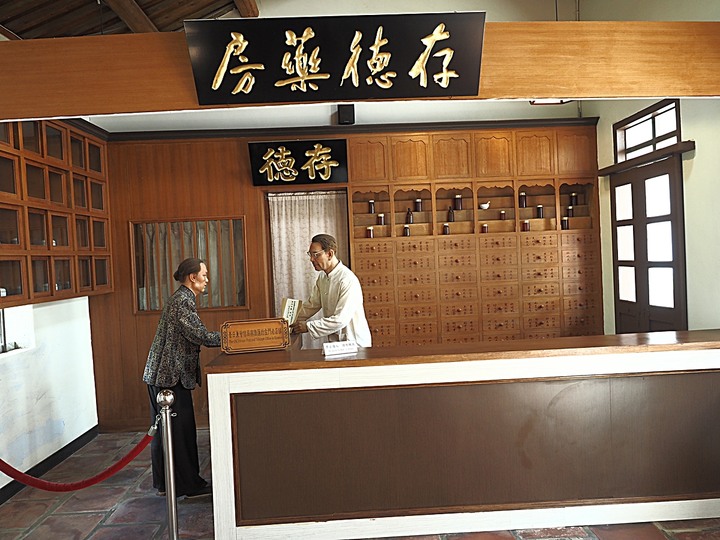 「有水頭富,無水頭厝」之前水頭中界洋樓群 — 金水國小、得月樓、僑鄉文化館、黃永遷、黃永鑿兄弟洋樓(水頭42號洋樓) — 盛夏金門四日行 金城篇 第1部