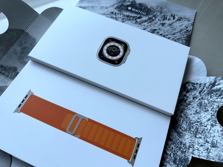 Apple Watch Ultra 鈦金屬錶殼配橙色高山錶環 開箱