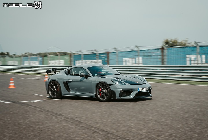 Porsche 718 Cayman GT4 RS麗寶賽道體驗 │ 直擊腦門的九千轉轟鳴,更不負賽道機器的威名!