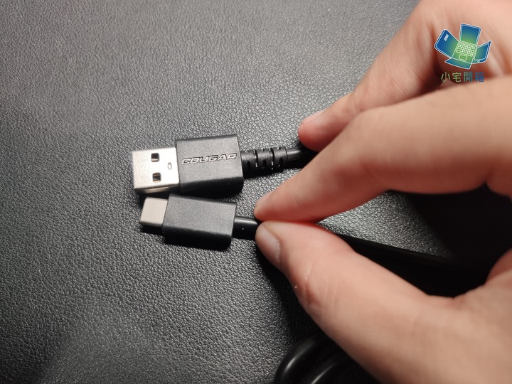 【小宅開箱】不一樣的矮軸！輕巧快速的COUGAR 光學機械軸電競鍵盤開箱體驗