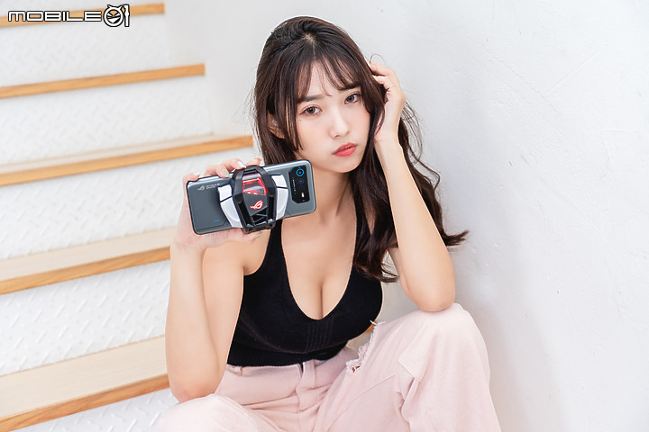 ASUS ROG Phone 6D Ultimate|天璣9000+佐散熱閥 成就冷卻新境界