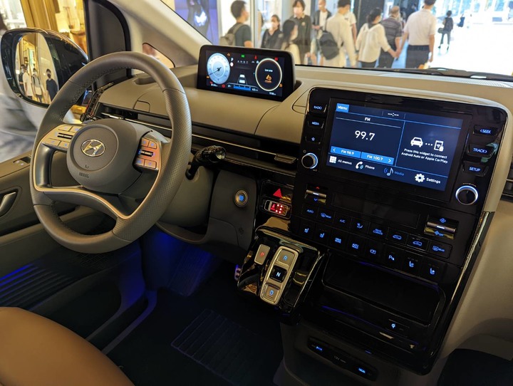 STARIA CEO微風信義快閃