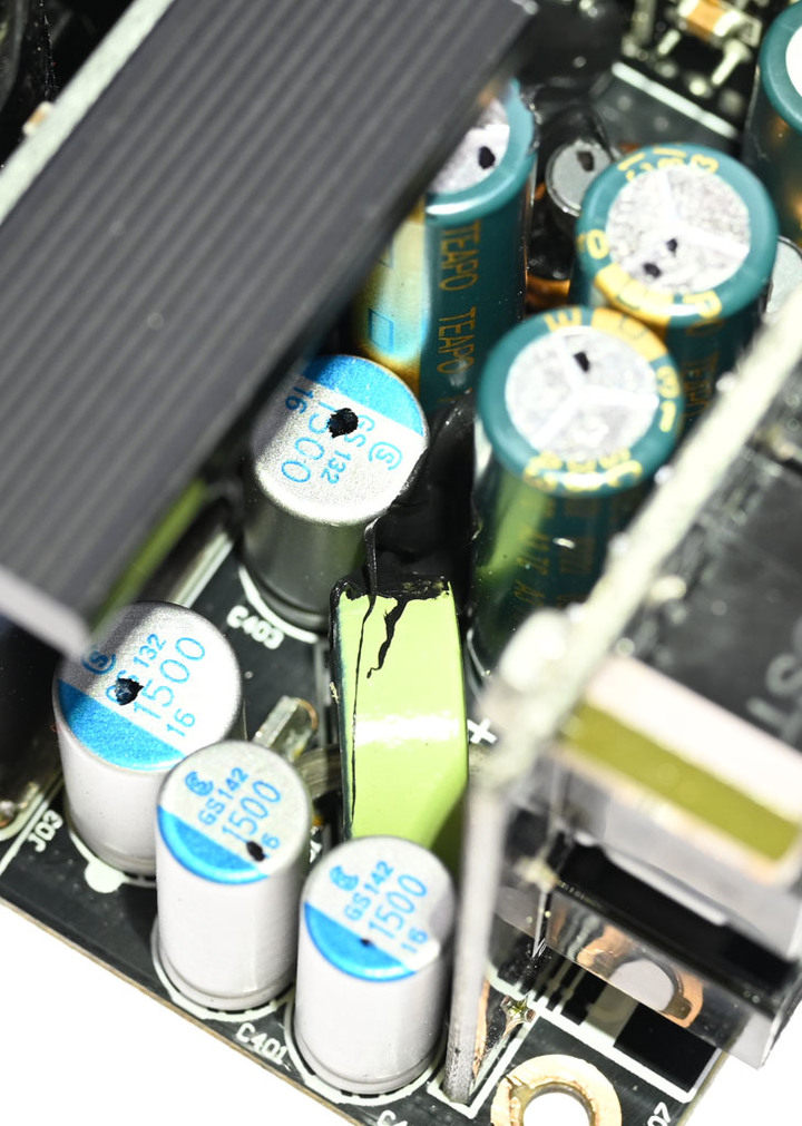 CORSAIR RM1000e 1000W金牌全模組化電源開箱