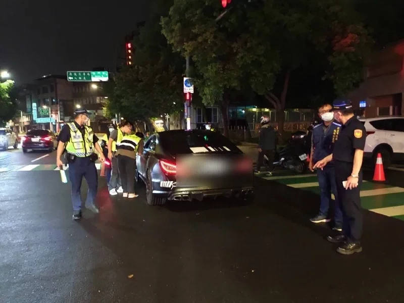 板橋警取締改裝噪音車 一夜攔查200輛、查獲13件違規