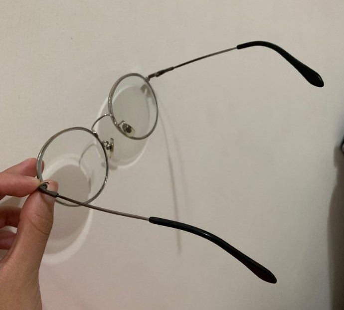 屁股坐壞眼鏡