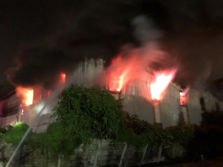 台中HCG和成倉庫半夜大火 600坪倉庫陷火海一度全面燃燒