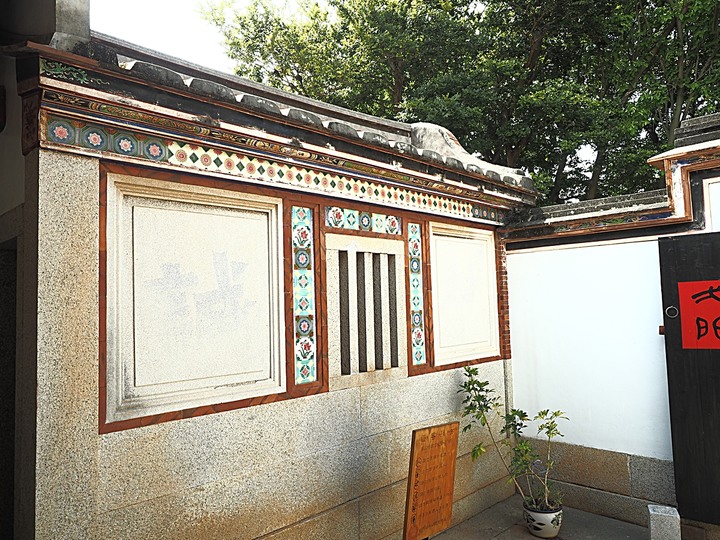 「有水頭富，無水頭厝」之前水頭中界洋樓群 — 金水國小、得月樓、僑鄉文化館、黃永遷、黃永鑿兄弟洋樓(水頭42號洋樓) — 盛夏金門四日行 金城篇 第1部