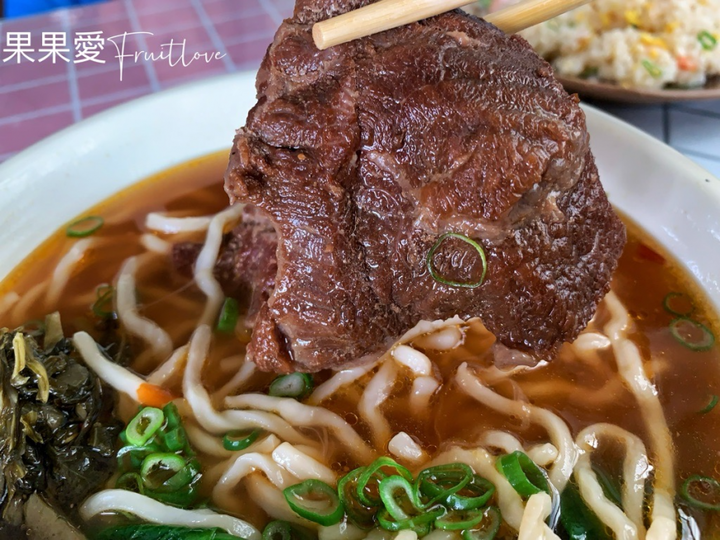 屏東美食|炒飯蝦仁大又多、鮮甜Q彈，牛肉麵湯頭甘甜、肉嫩，值得一吃