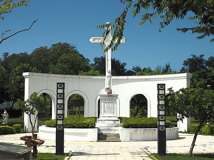 羅寶田神父紀念園區,「洋菩薩」所蓋的天主堂舊址,金門人將它轉換為永久的紀念物 — 盛夏金門四日行 金湖篇 第1部