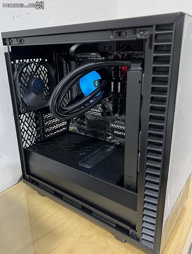 點我看大圖 防塵靜音緊湊 MATX- Fractal Design Define 7 Mini 開箱