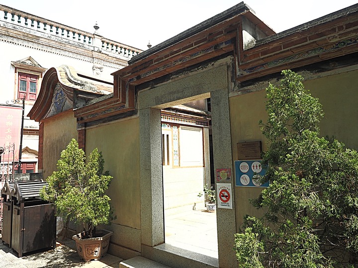 「有水頭富,無水頭厝」之前水頭中界洋樓群 — 金水國小、得月樓、僑鄉文化館、黃永遷、黃永鑿兄弟洋樓(水頭42號洋樓) — 盛夏金門四日行 金城篇 第1部