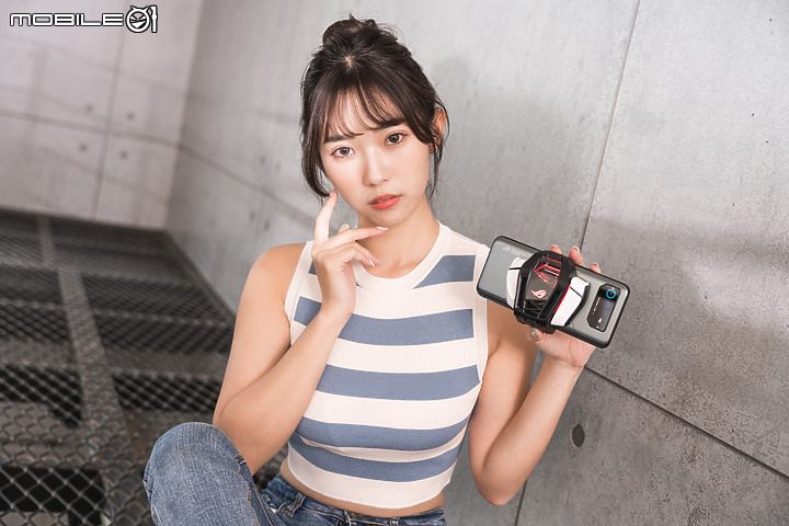 ASUS ROG Phone 6D Ultimate|天璣9000+佐散熱閥 成就冷卻新境界