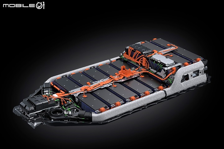 【海外新訊】換上72.8kWh電池組,Lexus UX 300e新年式續航提升至450公里、配備更新看齊UX車系!