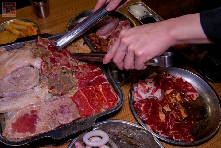 【臺南美食】台南韓式燒肉吃到飽,只要9起就有韓國烤肉和火鍋吃到飽~吃道飽韓式燒肉火鍋