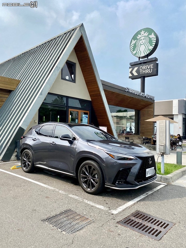 點我看大圖 【拍拍照】嘉義民雄星巴克 Ft. Lexus NX 350 F Sport