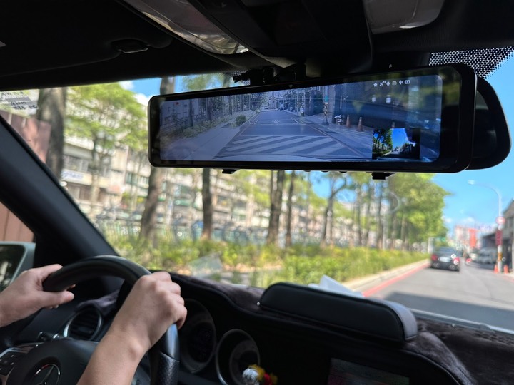 點我看大圖 【開箱】PAIPAI GSY13XW 後照鏡款行車記錄器