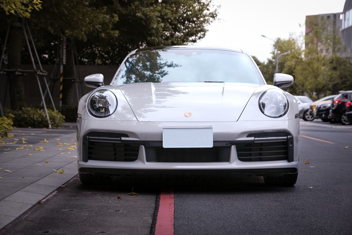 Porsche x 3M烤漆保護膜高光200 (犀牛皮)開箱
