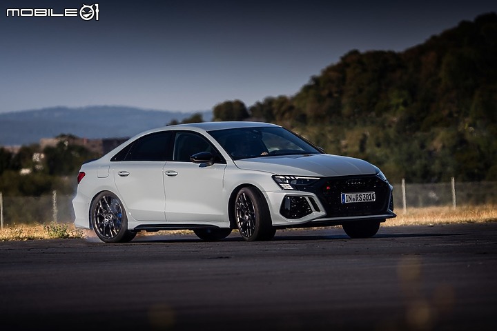 【海外新訊】馬力再上調、極速衝300km/h！Audi推出限量版RS 3 performance edition
