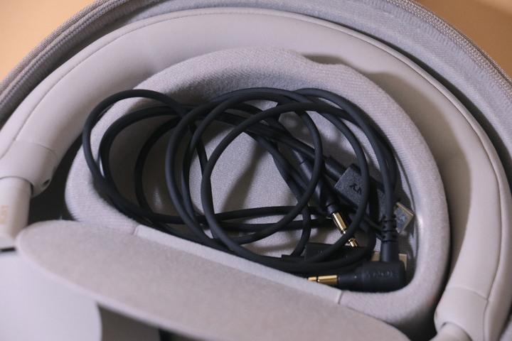 Sony WH-1000XM5 開箱,與使用兩年多的 WH-1000XM4 相比進步不少!