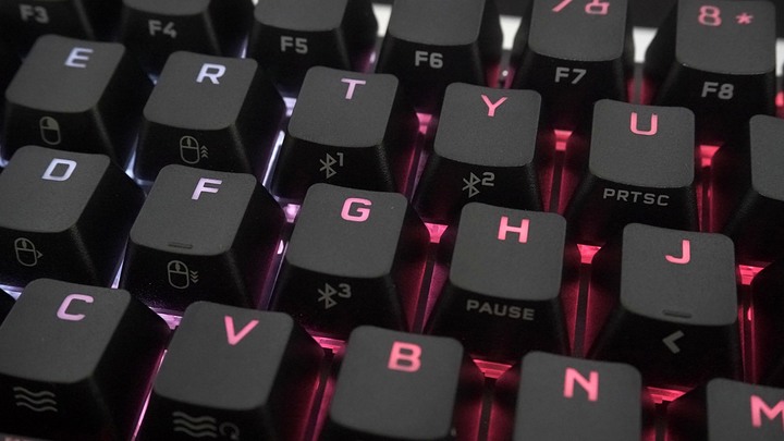 【開箱】賊船首把60%無線鍵盤!! CORSAIR K70 PRO MINI WIRELESS開箱