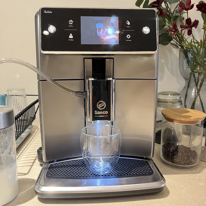 Saeco SM7685 可以調整預潤悶蒸的全自動義式咖啡機