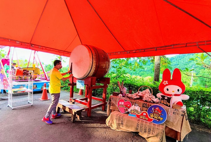 海盜村一泊四食,度假、玩樂一站滿足│不老玩家、親子客最佳遊樂園,恰到好處的刺激,找回久違童心與安全溜小孩的不二之選│還有超多3D立體彩繪、歐風童話小屋,網美、文青拍照打卡也適合│