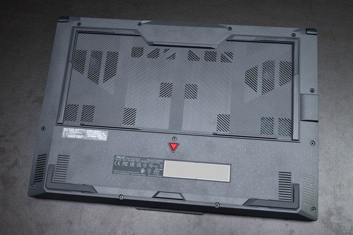 平價入門優選，ASUS TUF Gaming DASH F15 FX517ZC 電競筆電開箱測試
