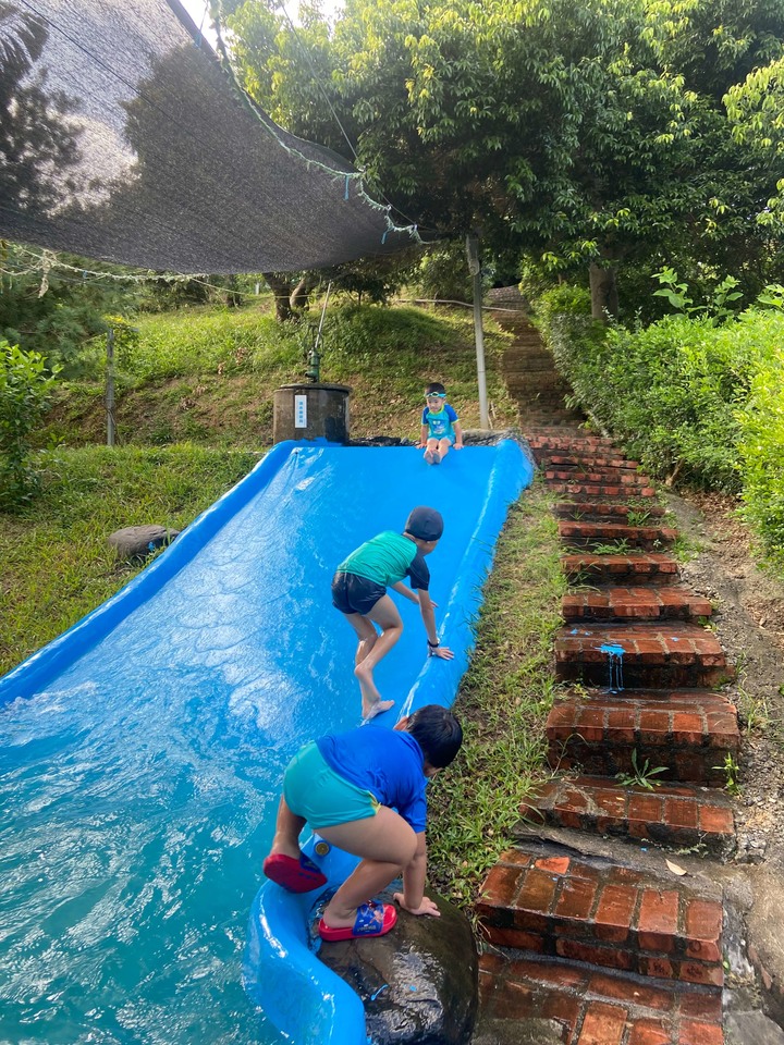 【親子露營】 滑水道、彈跳床、沙坑,玩不停之新竹風莊園