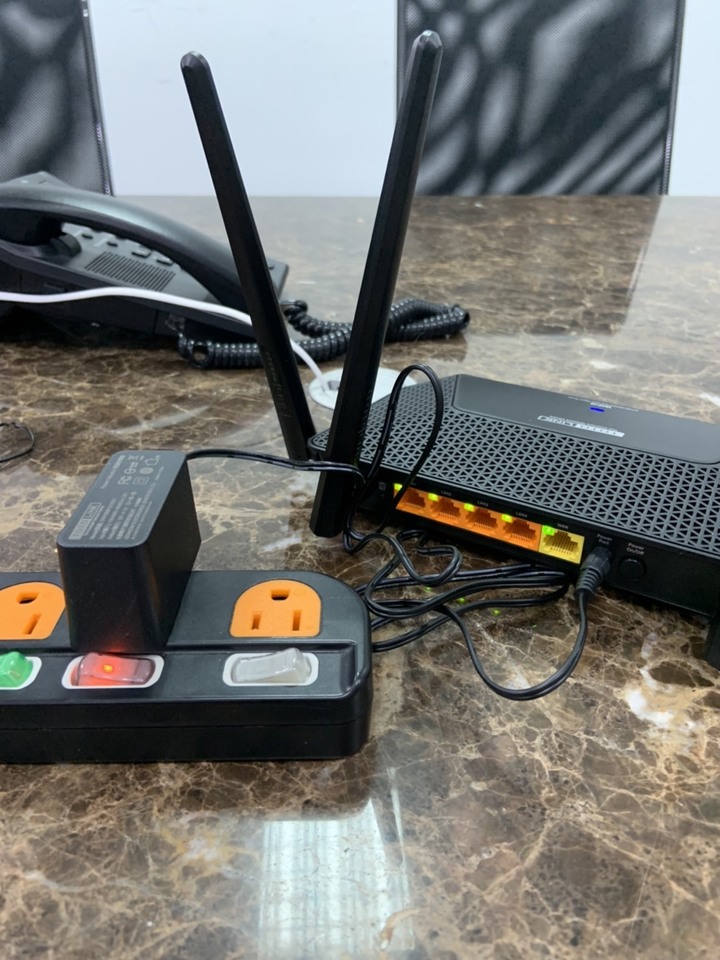 幫朋友公司辦公室裝分享器 TOTOLINK X2000R WiFi6 雙頻路由器