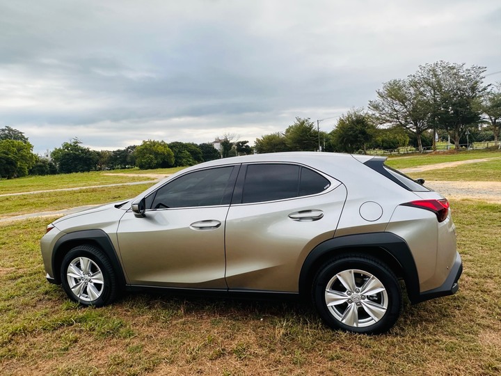 點我看大圖 Lexus UX250h 2023式 領車分享