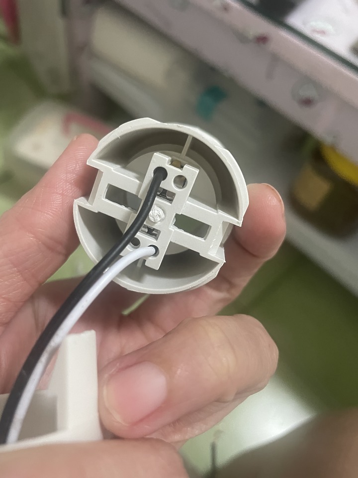淘寶買的壁燈裝上燈泡燒了、還有救嗎？