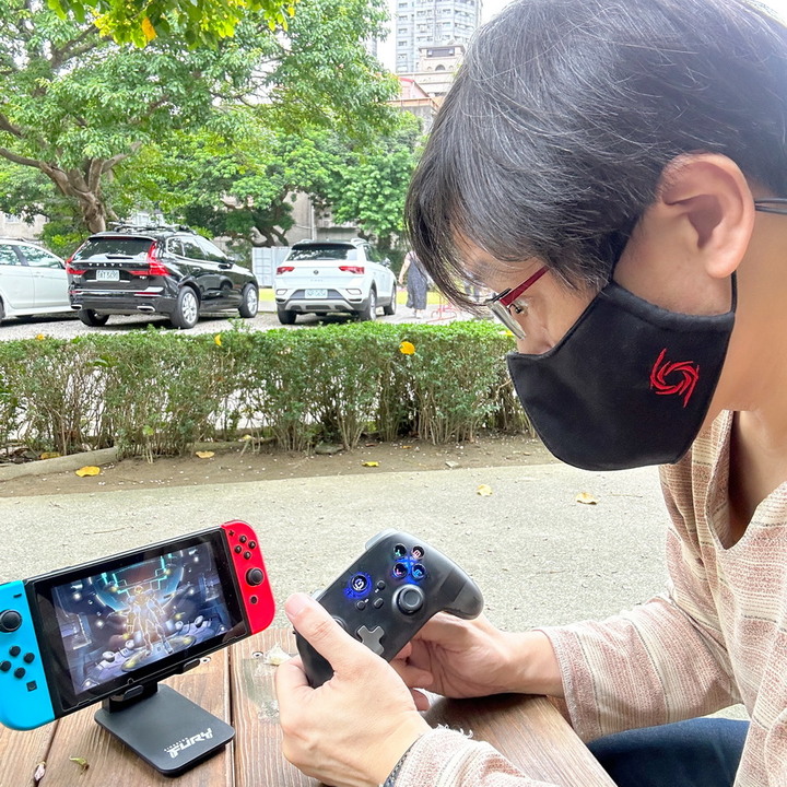 Bteam Beyond 宇航版 - 擁有巨集背鍵、自動連發、線性板機操作。