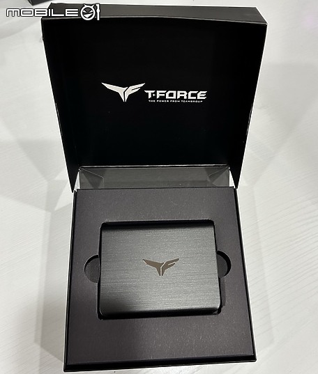 潘朵拉的觸控寶盒? T-FORCE TREASURE TOUCH RGB SSD 開箱