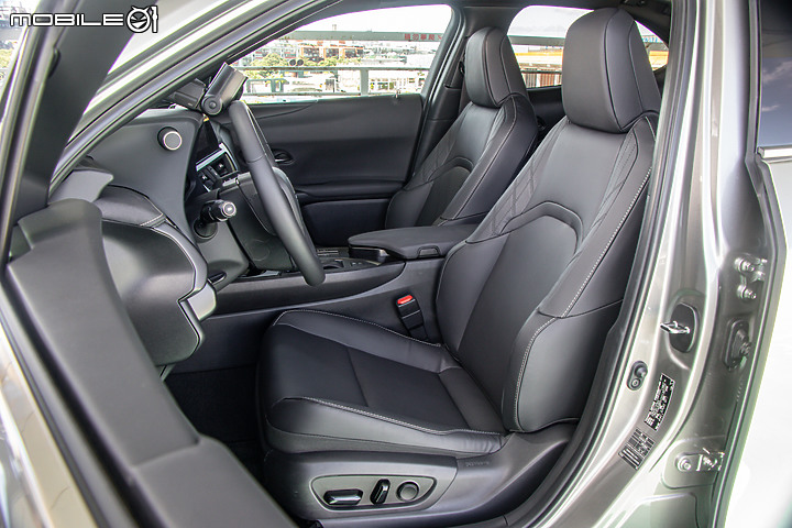 Lexus UX 250h 新年式試駕｜影音系統再升級，發揮最強親和力！