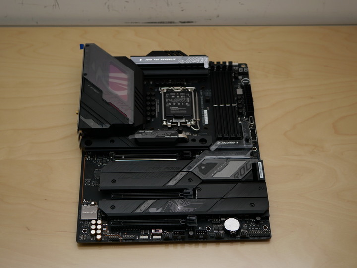 ROG STRIX 繼續升級 ROG STRIX Z790-E GAMING WIFI 開箱