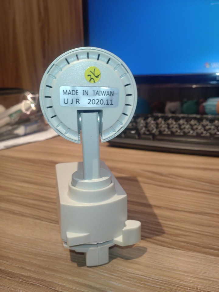 請求這一款軌道燈的型號