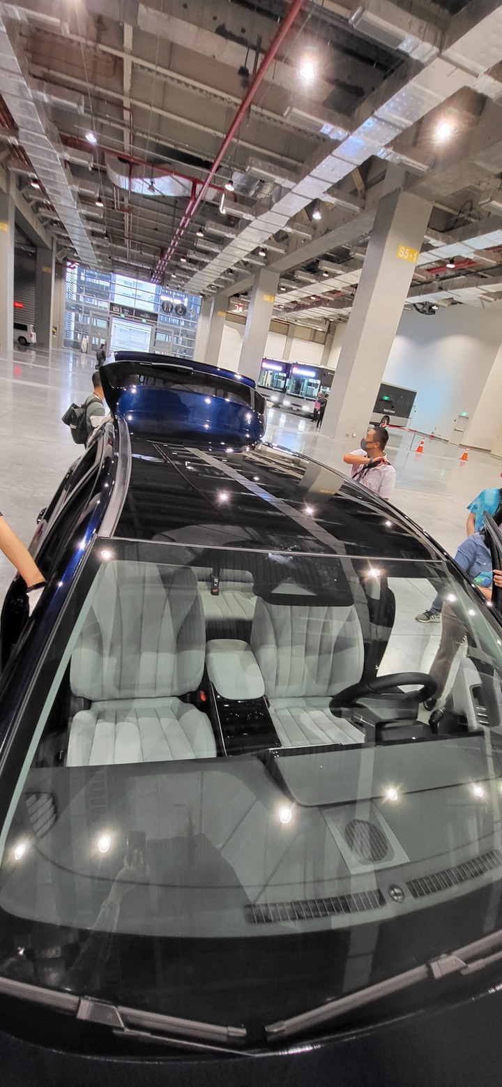 鴻海科技日新發表車款照片分享